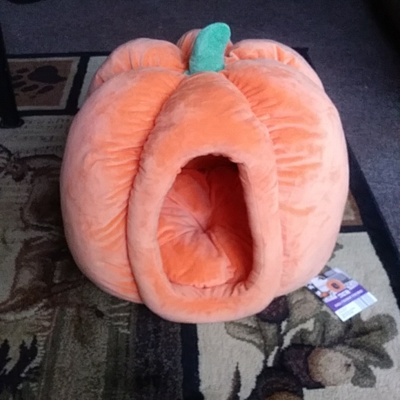 Plush Pumpkin Pet House - Picture 4 of 5